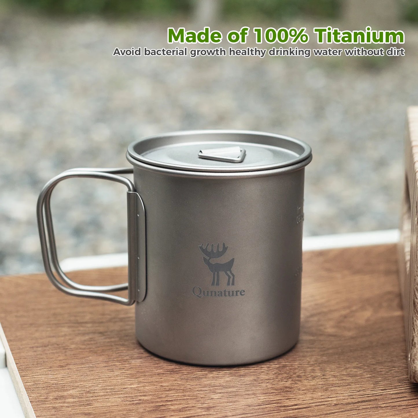 Titanium mug with lid on a wooden surface, featuring the Qunature brand.