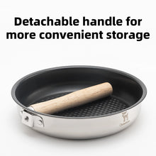 The handle of this pan is detachable for convenience