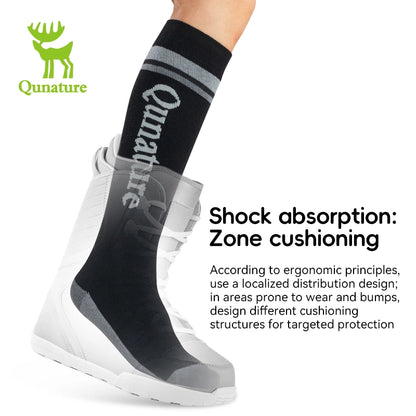 The monogrammed thermal long ski socks feature an ergonomic design and zoned cushioning.
