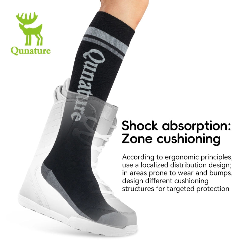 The monogrammed thermal long ski socks feature an ergonomic design and zoned cushioning.