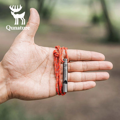 Hand holding a Qunature product with a blurred natural background